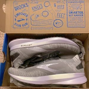 Brooks levitate running shoe size 8